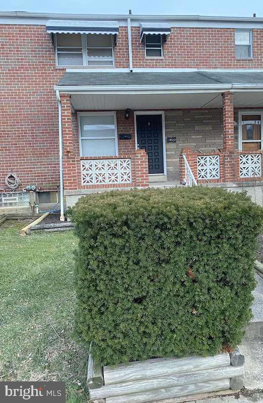 1027 Foxcroft Ln, Essex, MD 21221 - photo 1