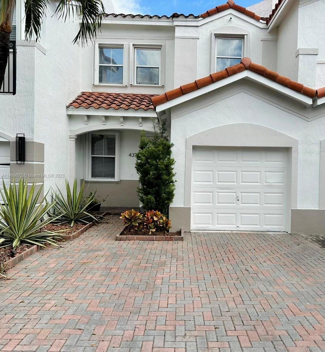 4373 NW 115th Ct, Doral, FL 33178 - photo 1