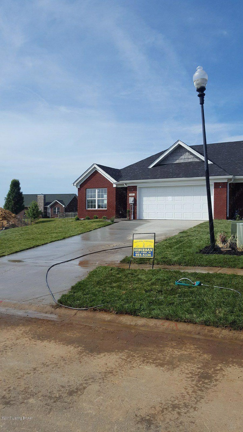 443 Woodlake Dr, Mount Washington, KY 40047 - photo 1