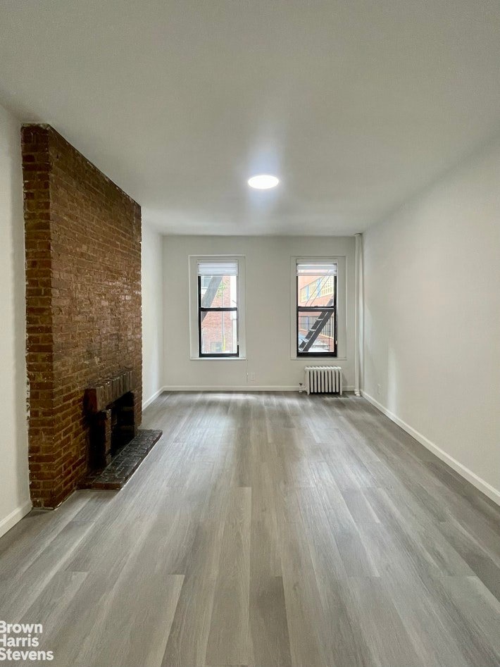 343 E 92nd St unit 2-E, New York, NY 10128 - photo 1