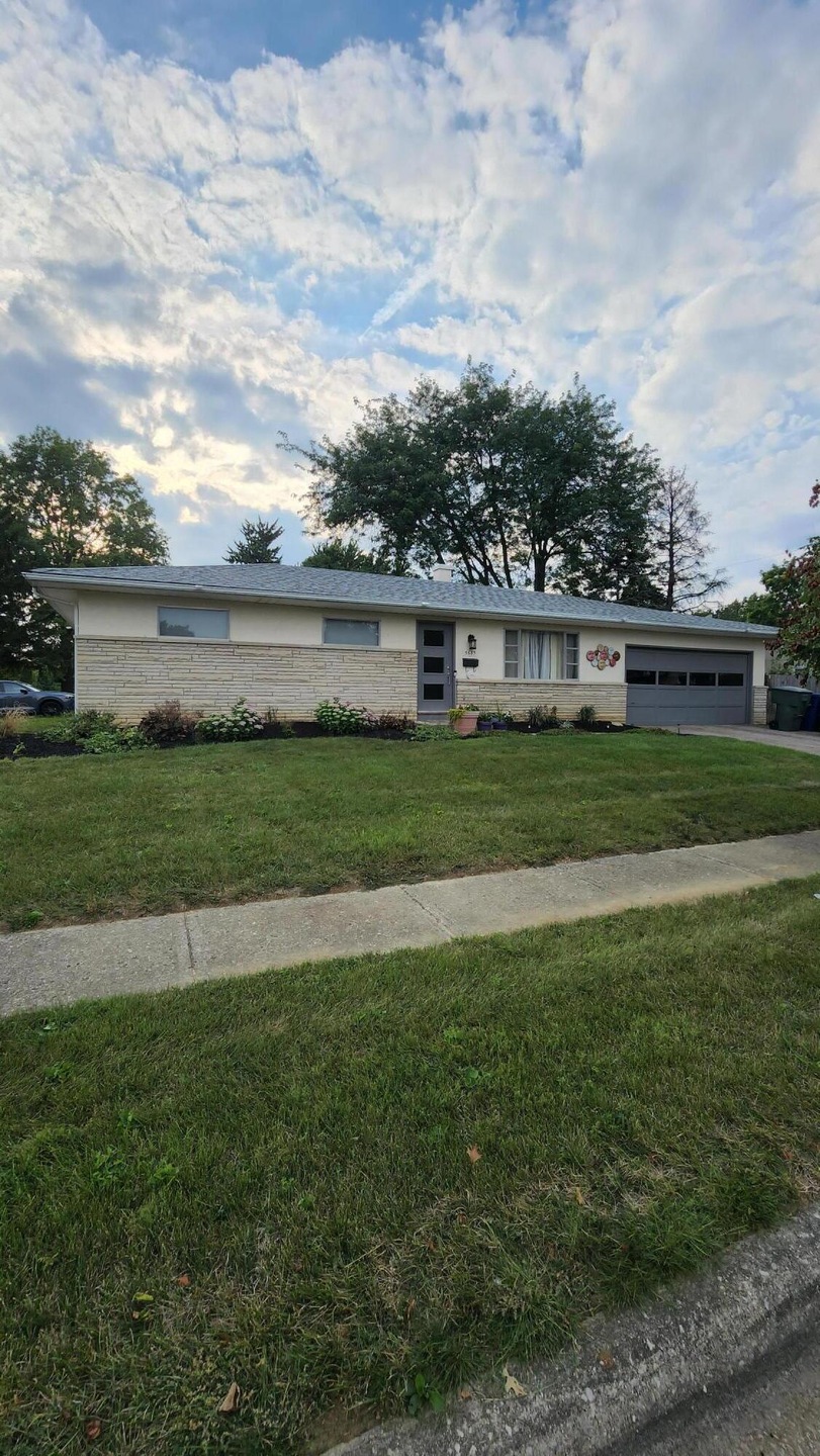 5685 Loganwood Rd, Columbus, OH 43229 - photo 1