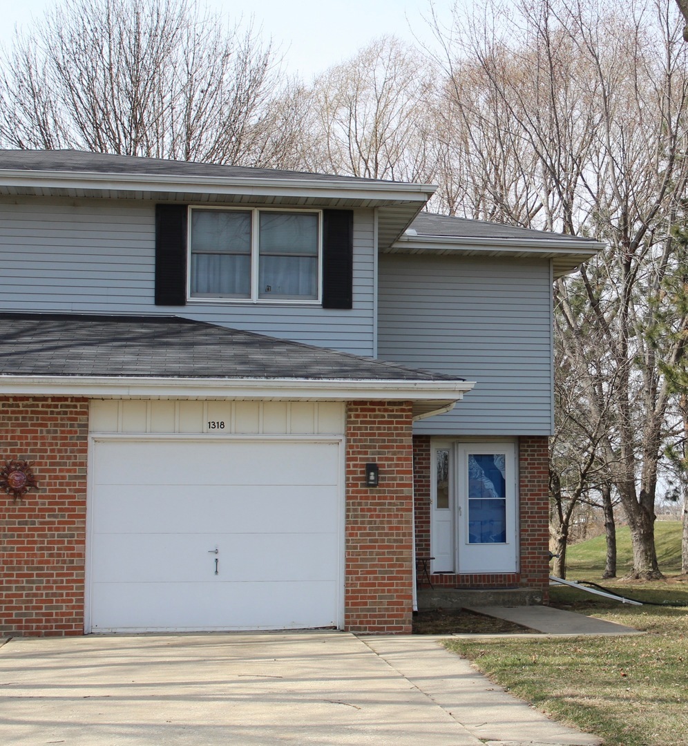 1318 Deerpath Dr, Morris, IL 60450 - photo 1