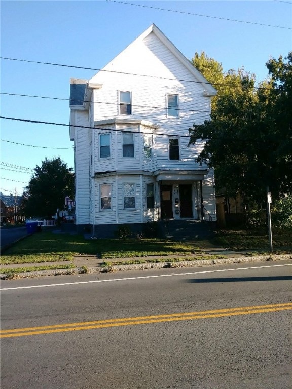 873 Roosevelt Ave, Pawtucket, RI 02860 - photo 1