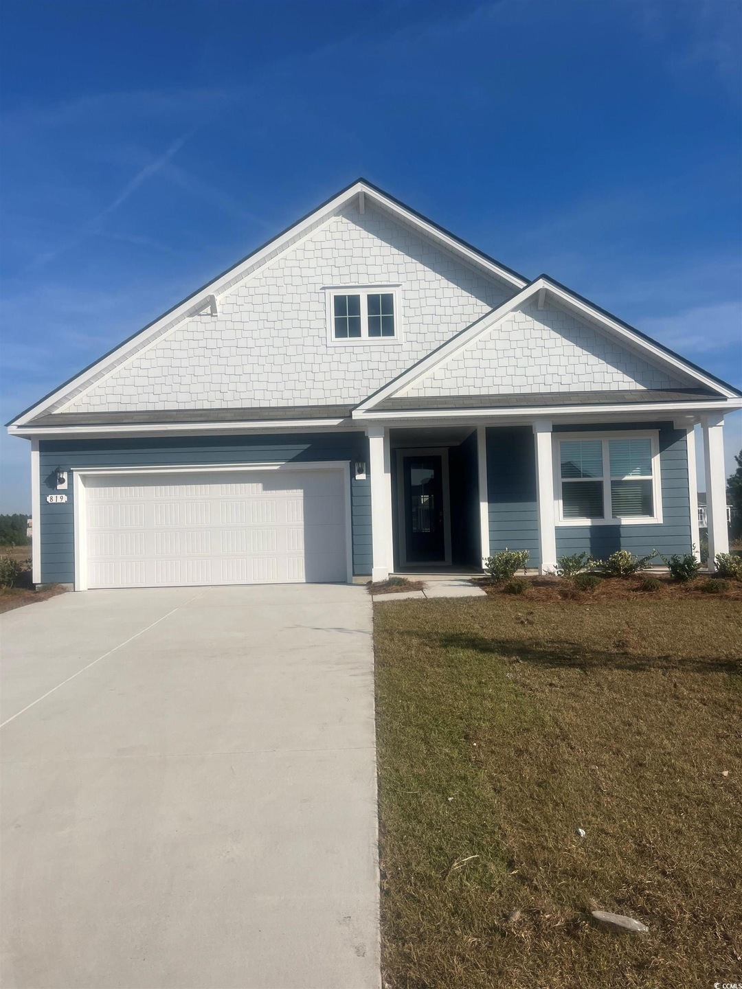 View of front of house featuring a front yard and 