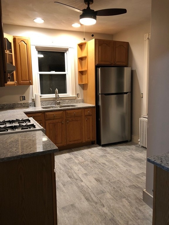 92 Pleasant St unit 2, Wakefield, MA 01880 - photo 1