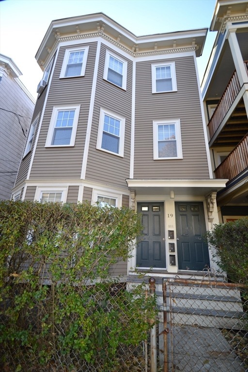 19 Howard St unit 2, Cambridge, MA 02139 - photo 1