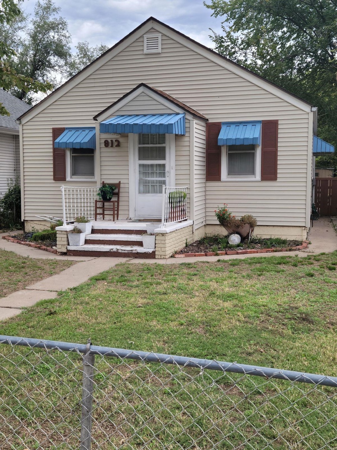 812 E 6th Ave, Hutchinson, KS 67501 - photo 1