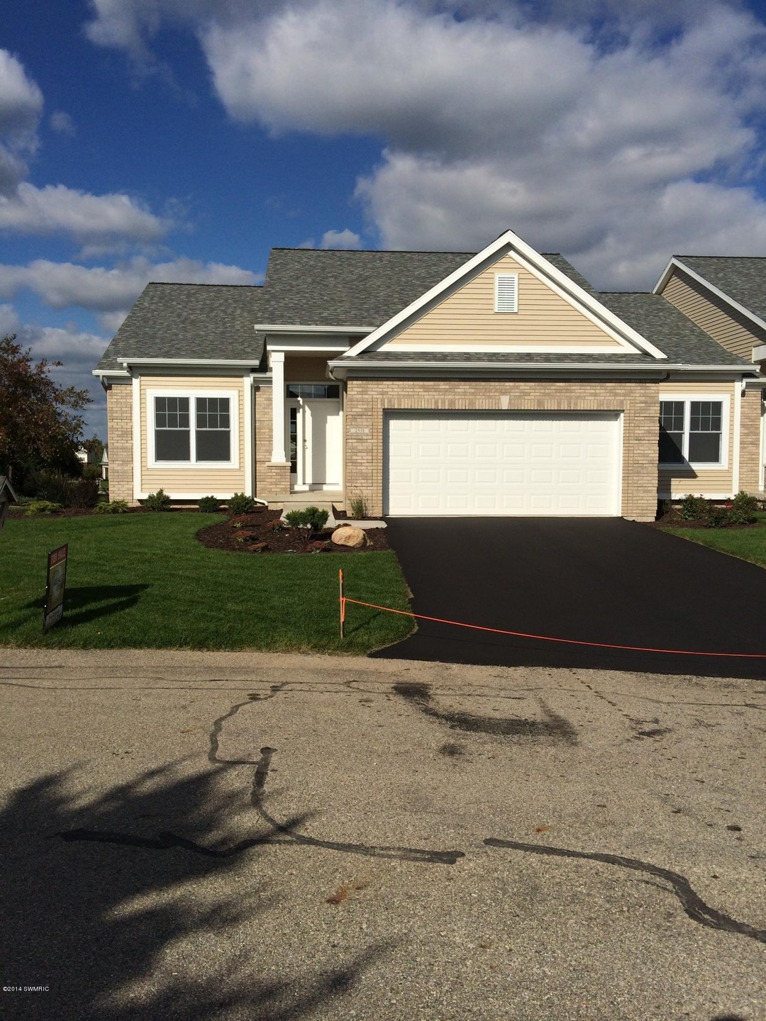 2551 NEW outside picture