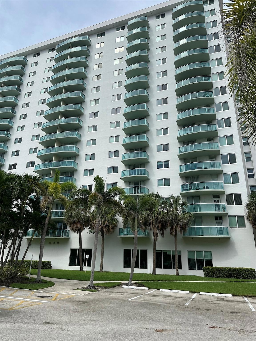 Oceanview Building B unit 1610, Sunny Isles Beach, FL 33160 - photo 1