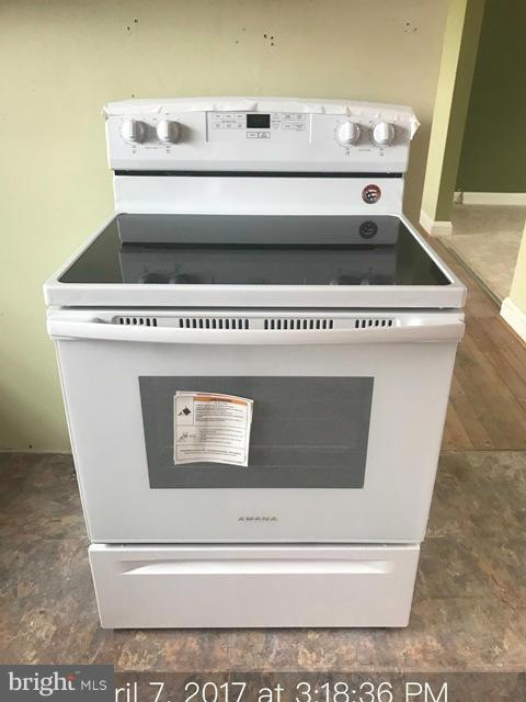 8427 Hallmark Cir, Parkville, MD 21234 - photo 1