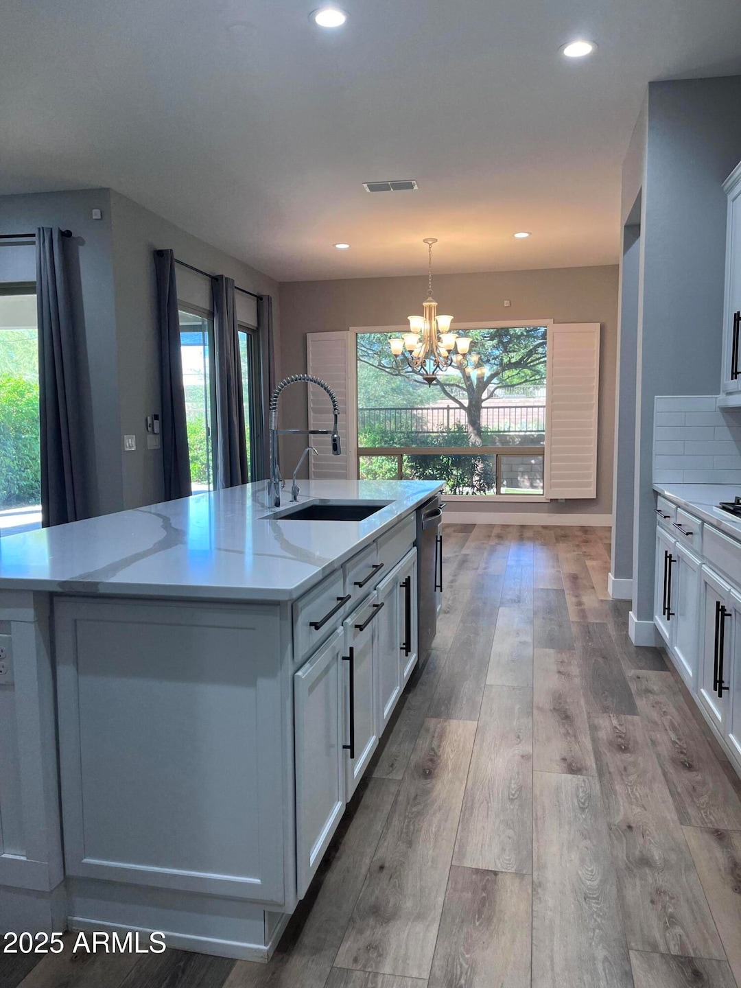 2852 E Robin Ln, Phoenix, AZ 85050 - photo 1