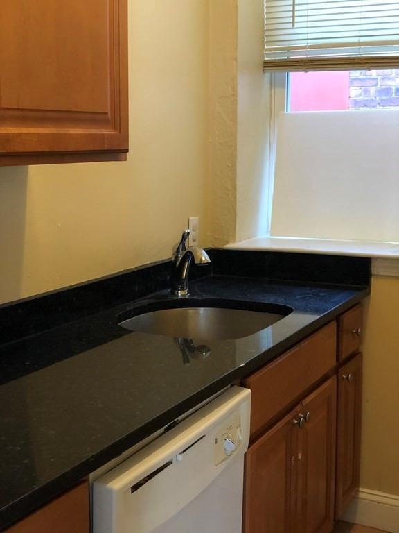 9 Melbourne St unit 5, Dorchester Center, MA 02124 - photo 1