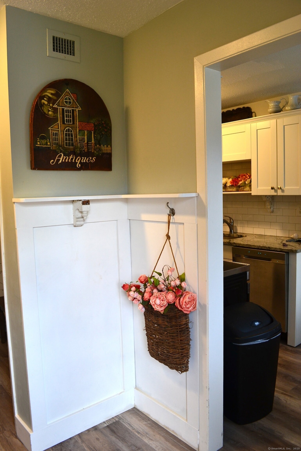 41 Mountain Laurel Ct, Cromwell, CT 06416 - photo 1