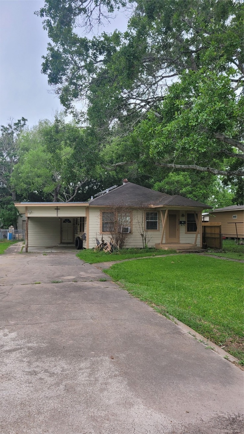1008 Avenue I, Bay City, TX 77414 - photo 1