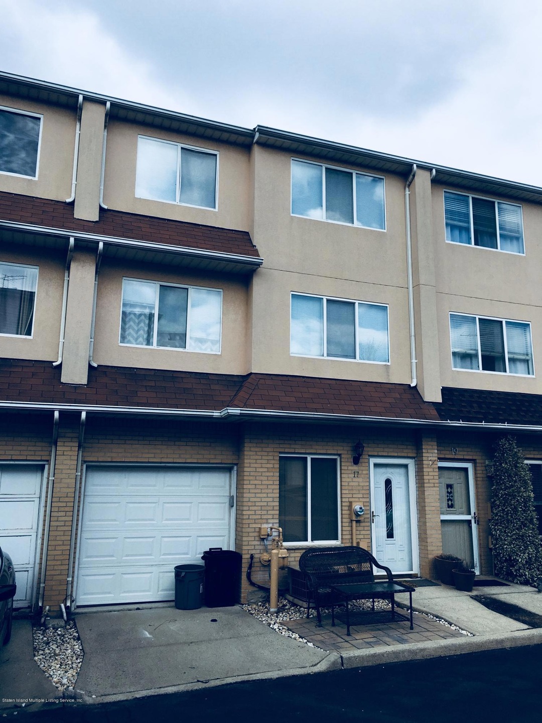 17 Sandywood Ln, Staten Island, NY 10309 - photo 1