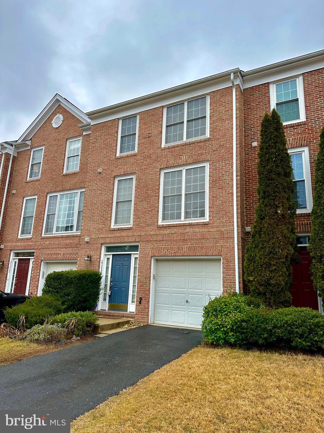 25234 Dunvegan Square, Chantilly, VA 20152 - photo 1