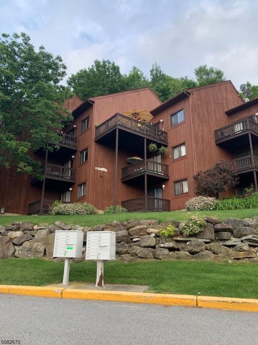 5 Red Lodge Dr, Vernon, NJ 07462 - photo 1