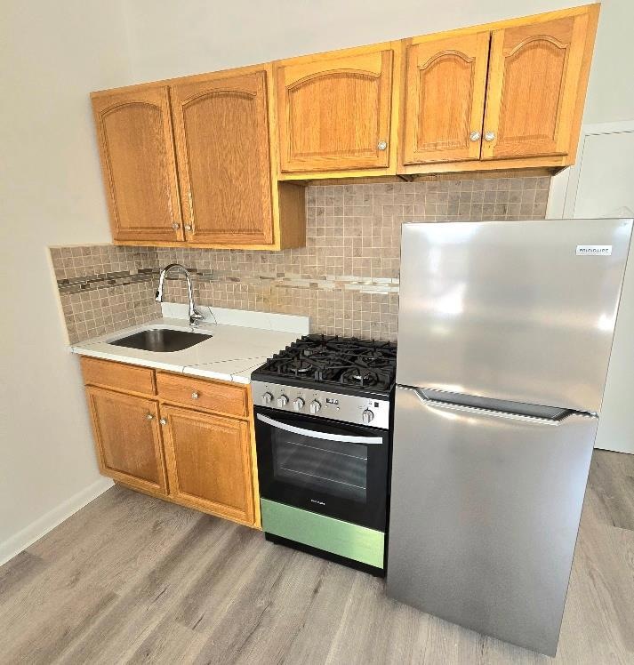 32-64 41st St unit 1 B, Long Island City, NY 11103 - photo 1