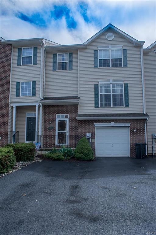 5264 Green Lawn Dr, Macungie, PA 18062 - photo 1