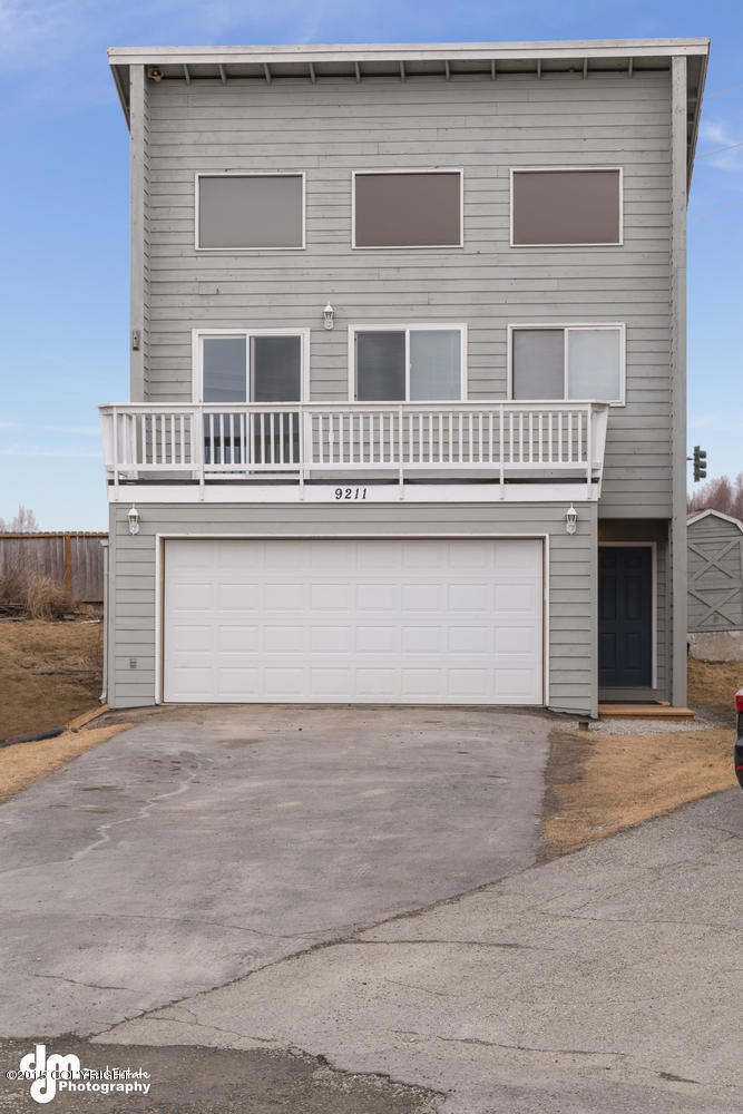 9211 Sea Parrott Circle-large-010-Exteri