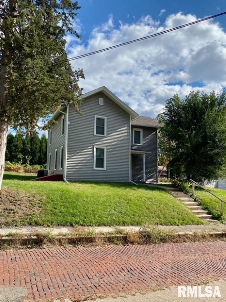 825 Esplanade Ave, Davenport, IA 52803 - photo 1