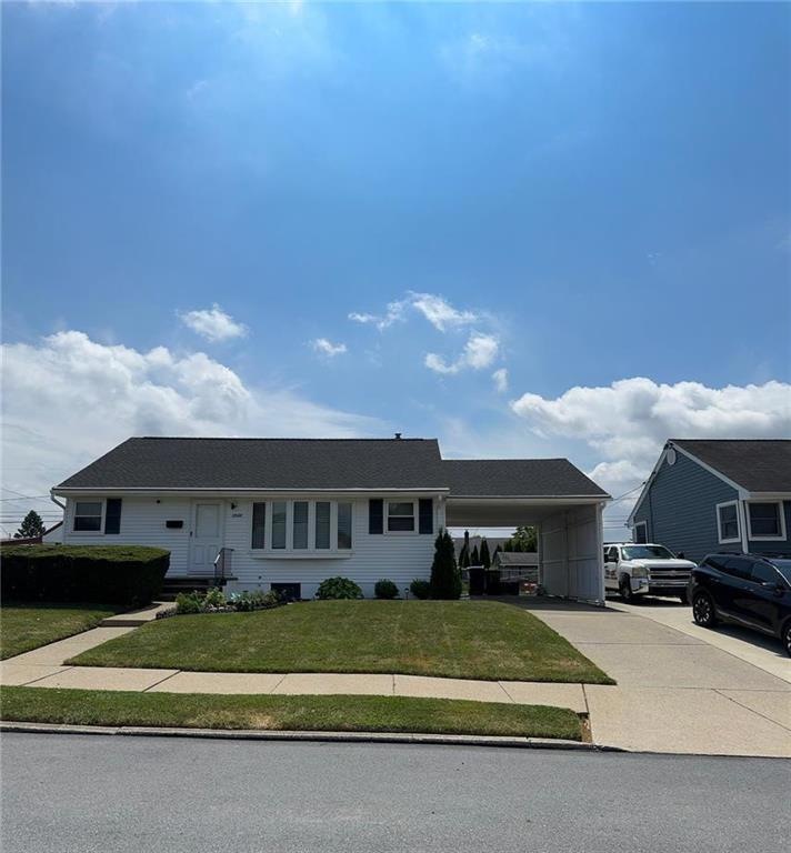 1533 Greenview Dr, Bethlehem, PA 18018 - photo 1