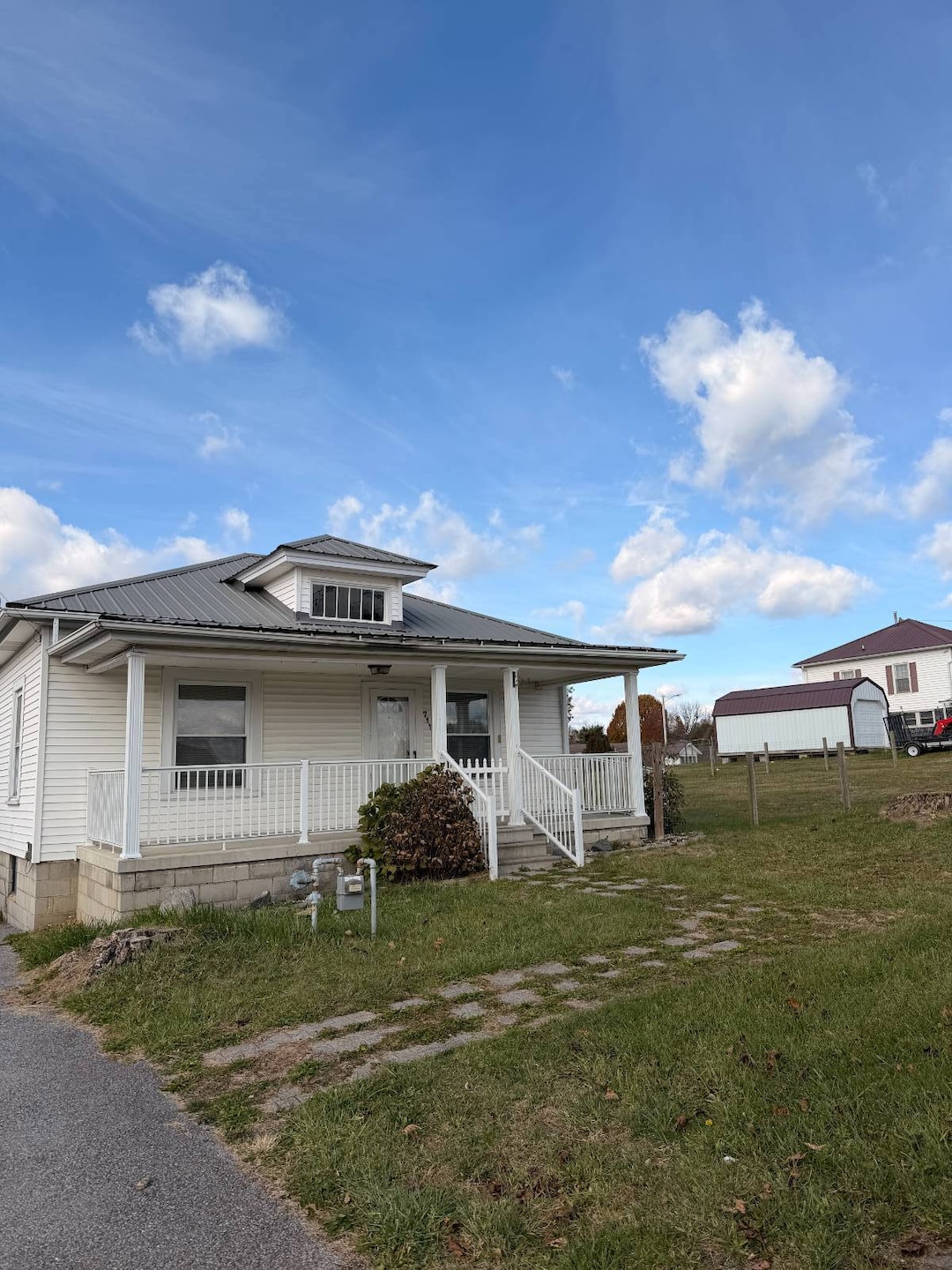 711 N Wickham Ave, Princeton, WV 24740 - photo 1