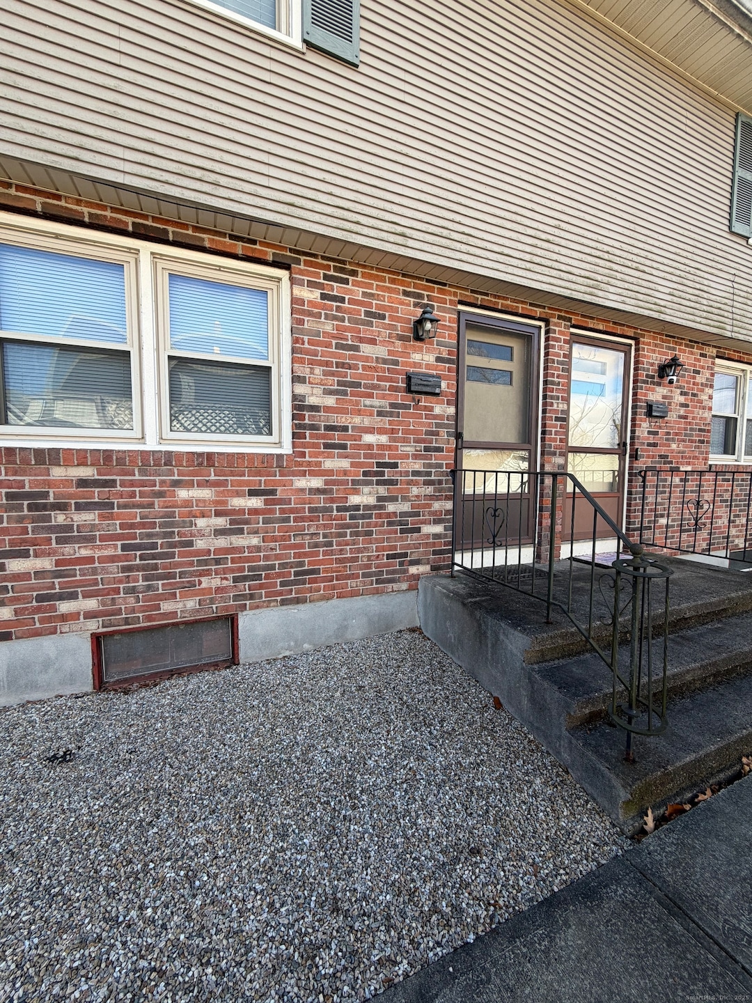 10 Crown St unit 10, Bristol, CT 06010 - photo 1