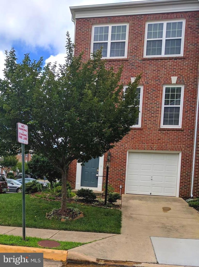 8901 Singleleaf Cir, Lorton, VA 22079 - photo 1