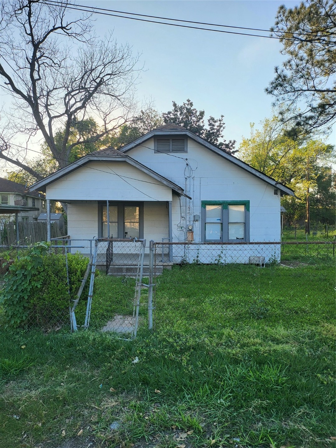 6815 Donlen St, Houston, TX 77022 - photo 1