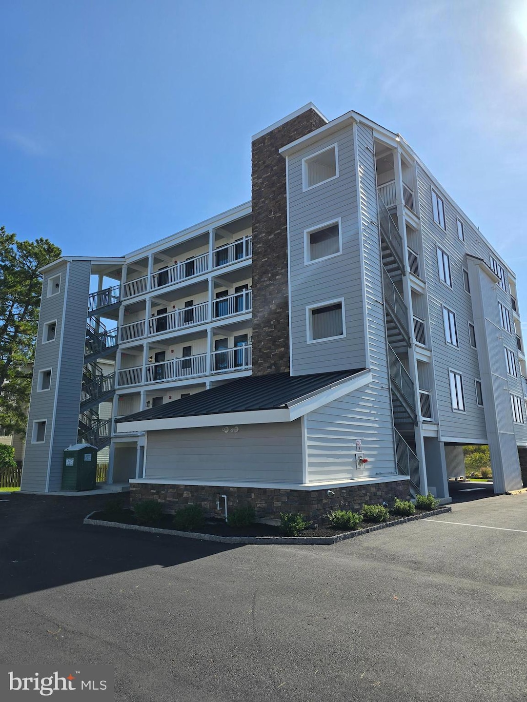 321 6th St S unit 5, Brigantine, NJ 08203 - photo 1