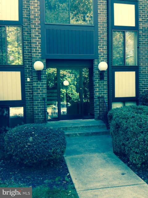 9723 Kings Crown Ct unit 201, Fairfax, VA 22031 - photo 1