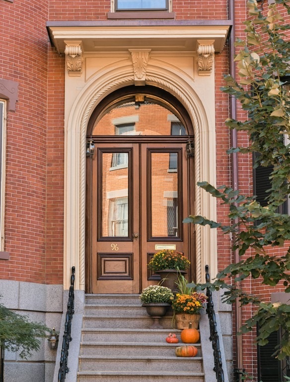96 Pembroke St unit 1, Boston, MA 02118 - photo 1