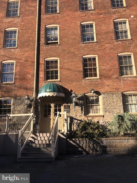 247 N Shippen St unit 11, Lancaster, PA 17602 - photo 1