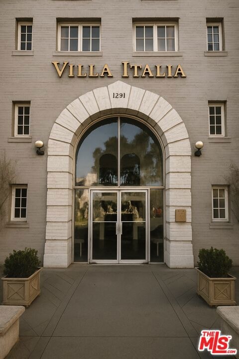 1201 N Crescent Heights Blvd unit 302, West Hollywood, CA 90046 - photo 1