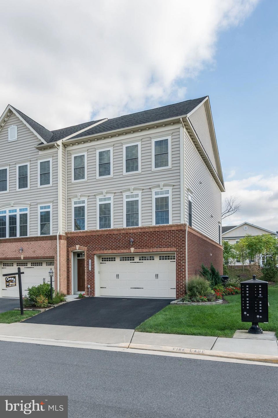 42617 Offenham Terrace, Chantilly, VA 20152 - photo 1