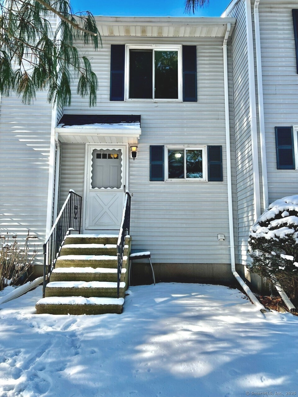 Front of condo faces Old Colony Rd
