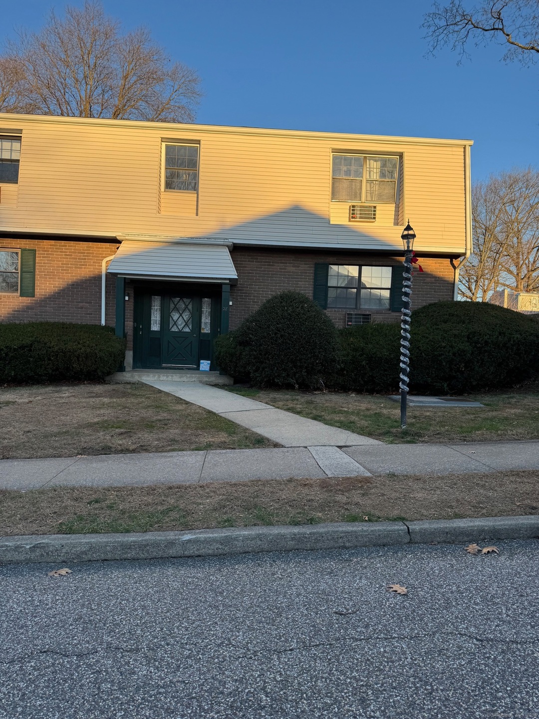 28 Enid St unit B, Bridgeport, CT 06606 - photo 1