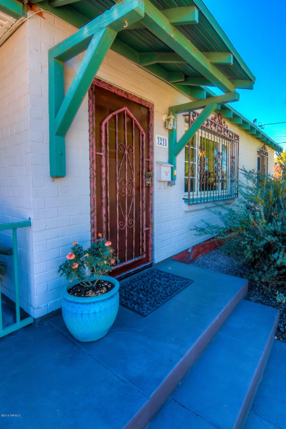 Welcome to 3238 E. Lee St.