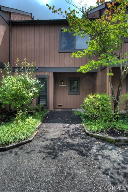 Welcome to 11613 E Briar Patch Drive - a charming