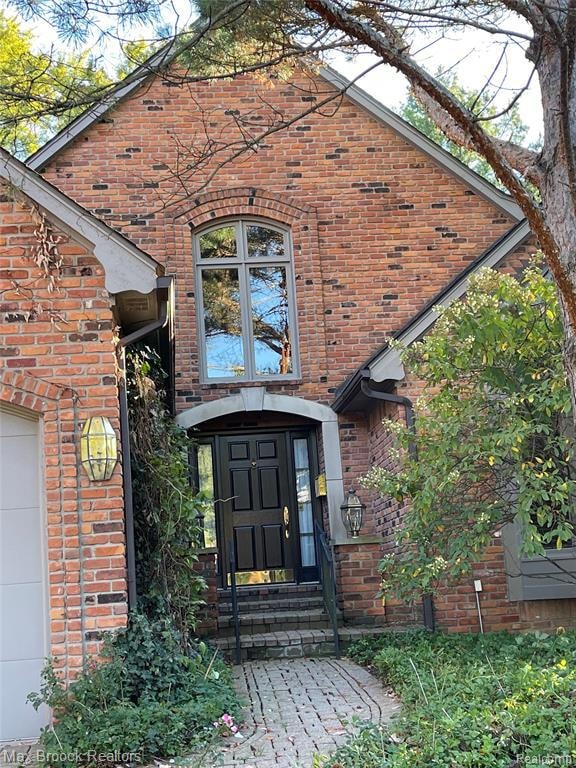 5554 Pine Brooke Ct, Bloomfield Hills, MI 48304 - photo 1