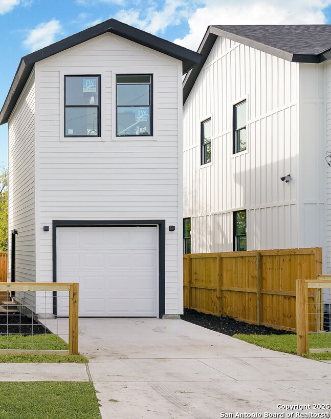 419 N Mesquite St unit 2, San Antonio, TX 78202 - photo 1