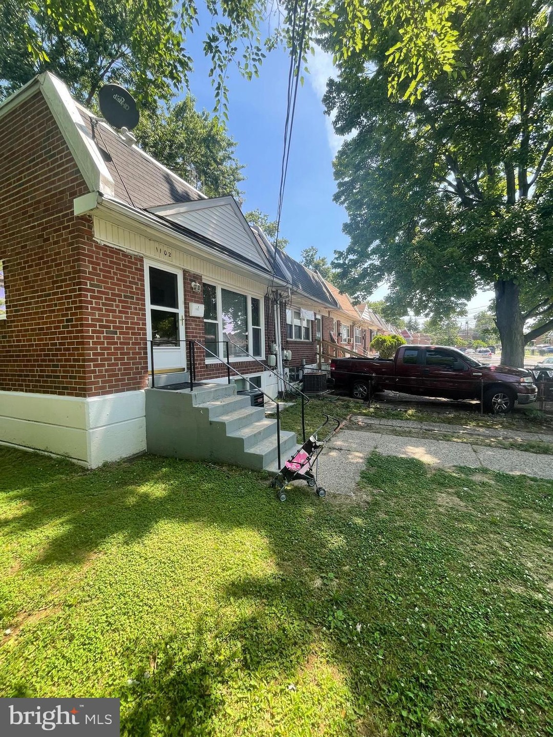 1102 Lakeshore Dr, Camden, NJ 08104 - photo 1