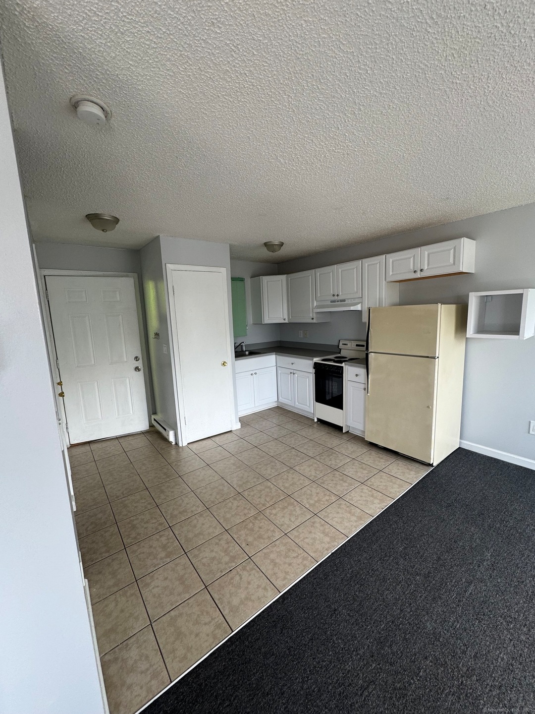 4 Warwick St unit 2, New Haven, CT 06513 - photo 1