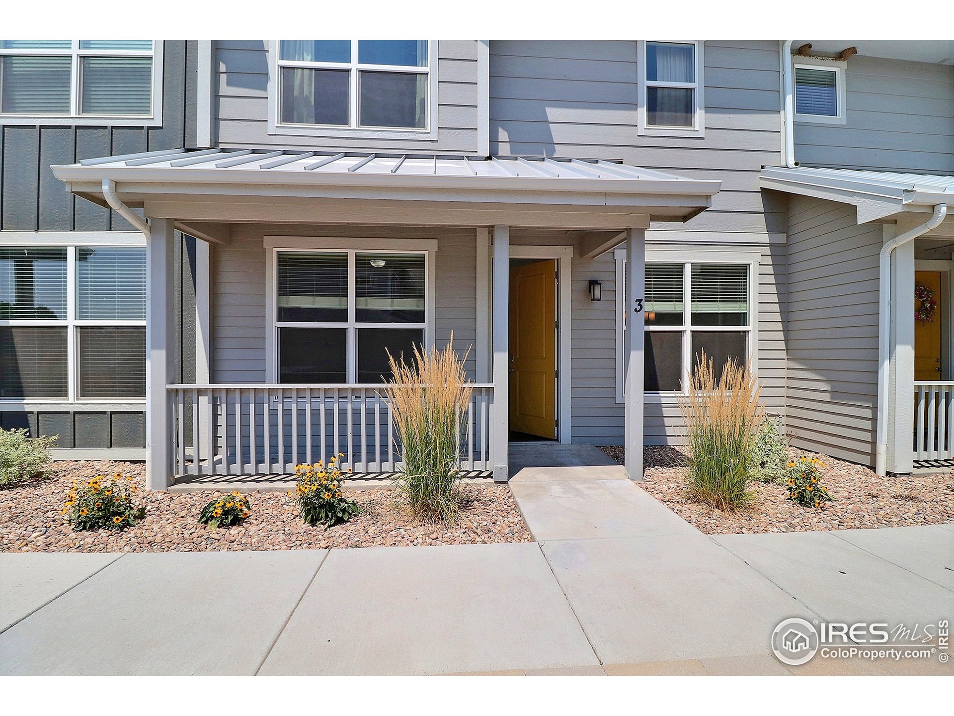 Nearly New Condo Ready For You!  Live Maintenance Free!