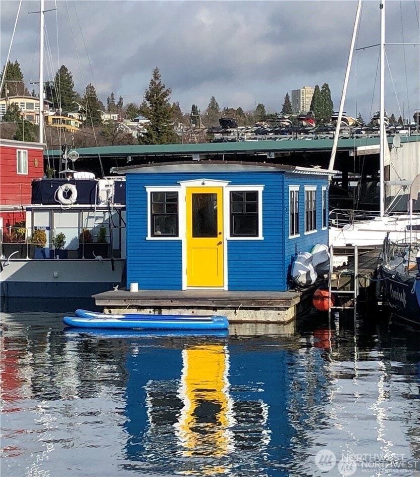 2401 N Northlake Way unit 7, Seattle, WA 98103 - photo 1