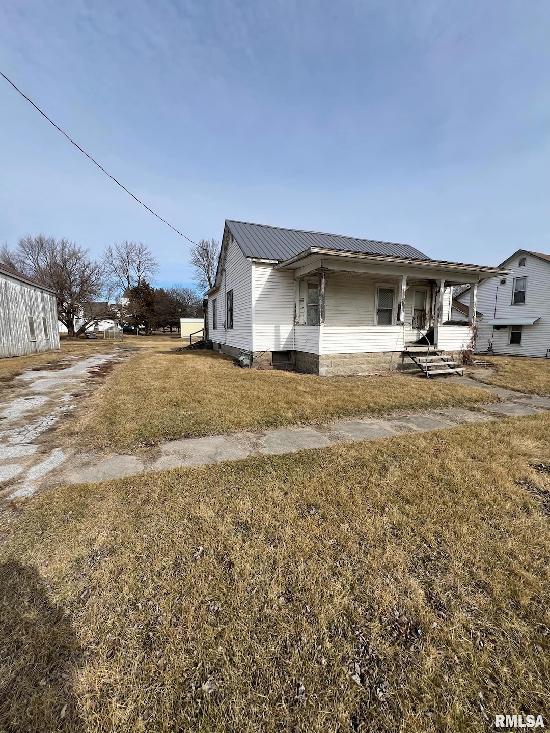 106 E Center St, West Point, IL 62380 - photo 1
