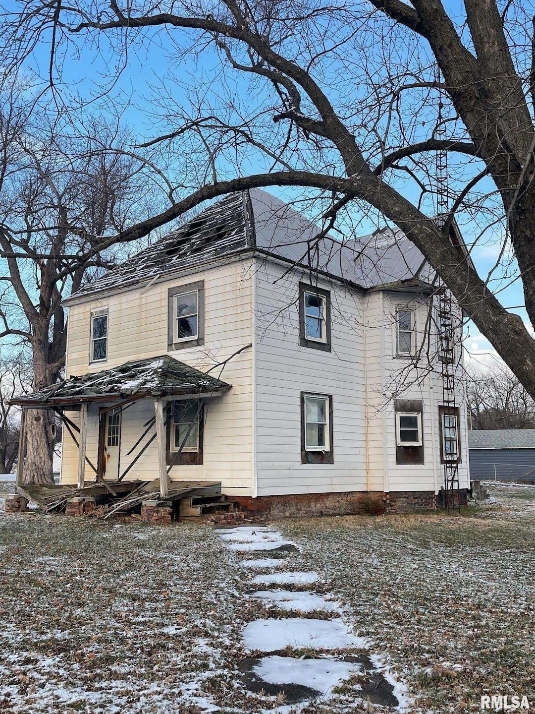 200 N Anson St, Middletown, IL 62666 - photo 1