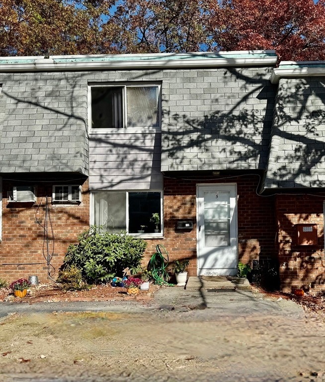 141 Thissell Ave unit 5, Dracut, MA 01826 - photo 1