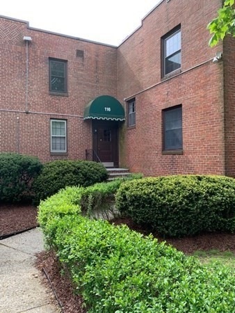116 Floral St unit 4, Newton Highlands, MA 02461 - photo 1